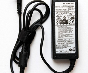 COMFORTABLE SAMSUNG 300E Laptop AC Adapter Charger
