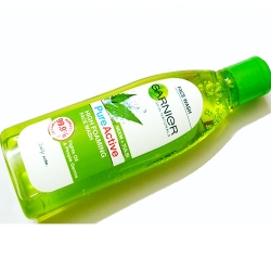Garnier Skin Naturals (Face Wash)
