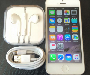 iphone 5 {32GB} With Gift Offre