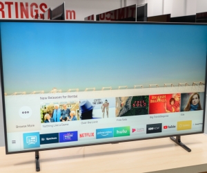 SAMSUNG 82 inch RU8000 PREMIUM 4K VOICE CONTROL TV